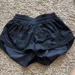 Lululemon camo shorts Hotty hot 2.5”